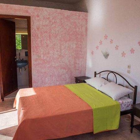 Madalenas B&B Pelekas Bagian luar foto
