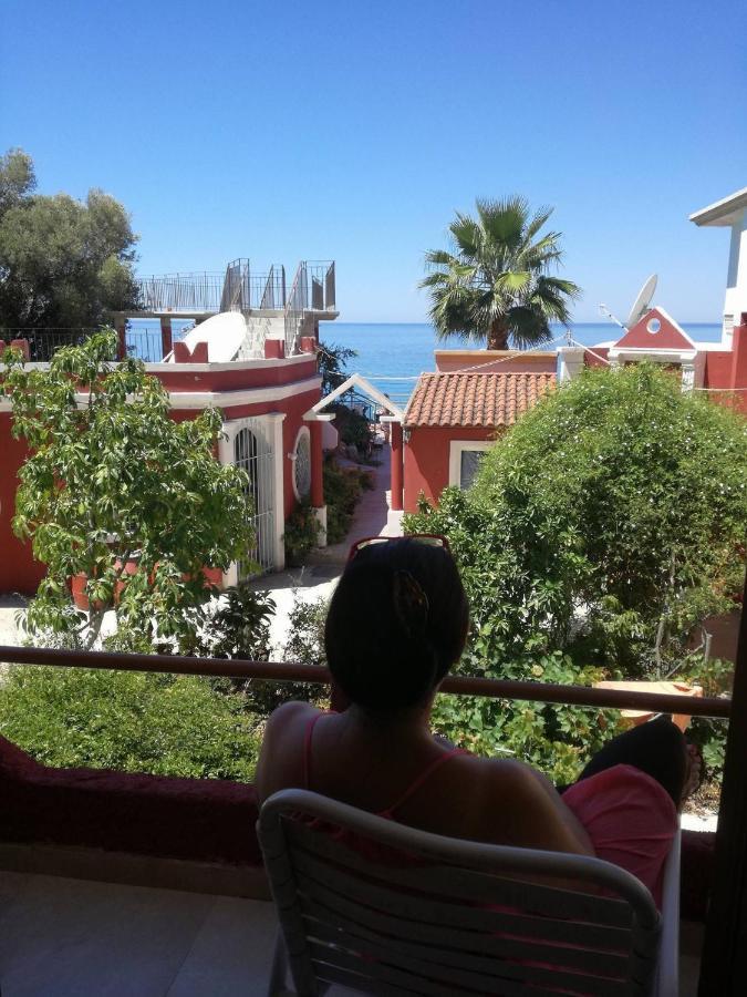 Madalenas B&B Pelekas Bagian luar foto