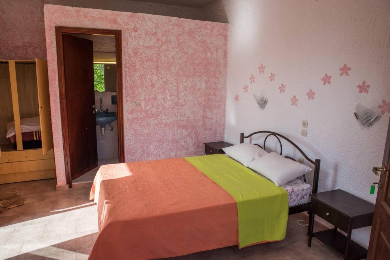 Madalenas B&B Pelekas Bagian luar foto