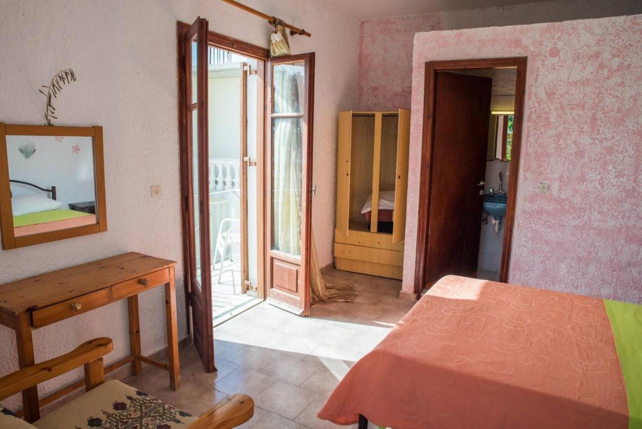 Madalenas B&B Pelekas Bagian luar foto