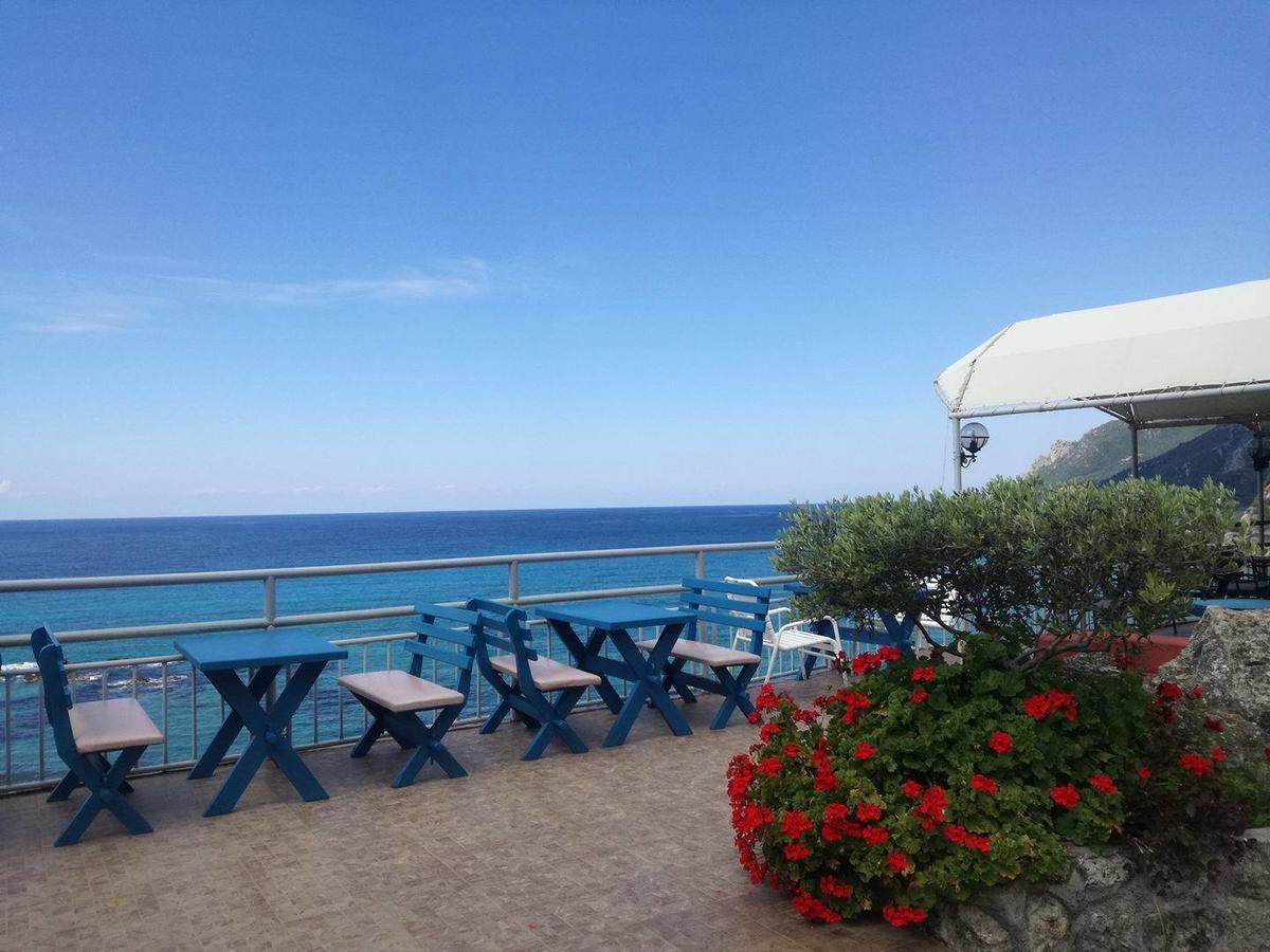 Madalenas B&B Pelekas Bagian luar foto