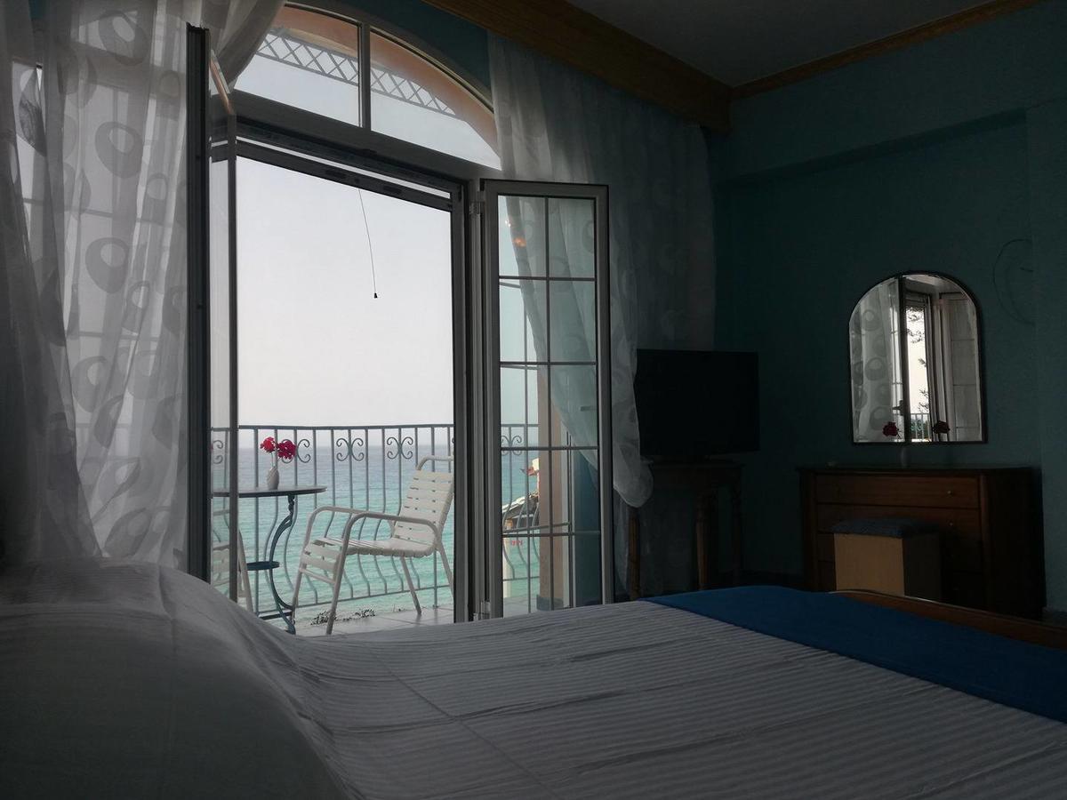 Madalenas B&B Pelekas Bagian luar foto