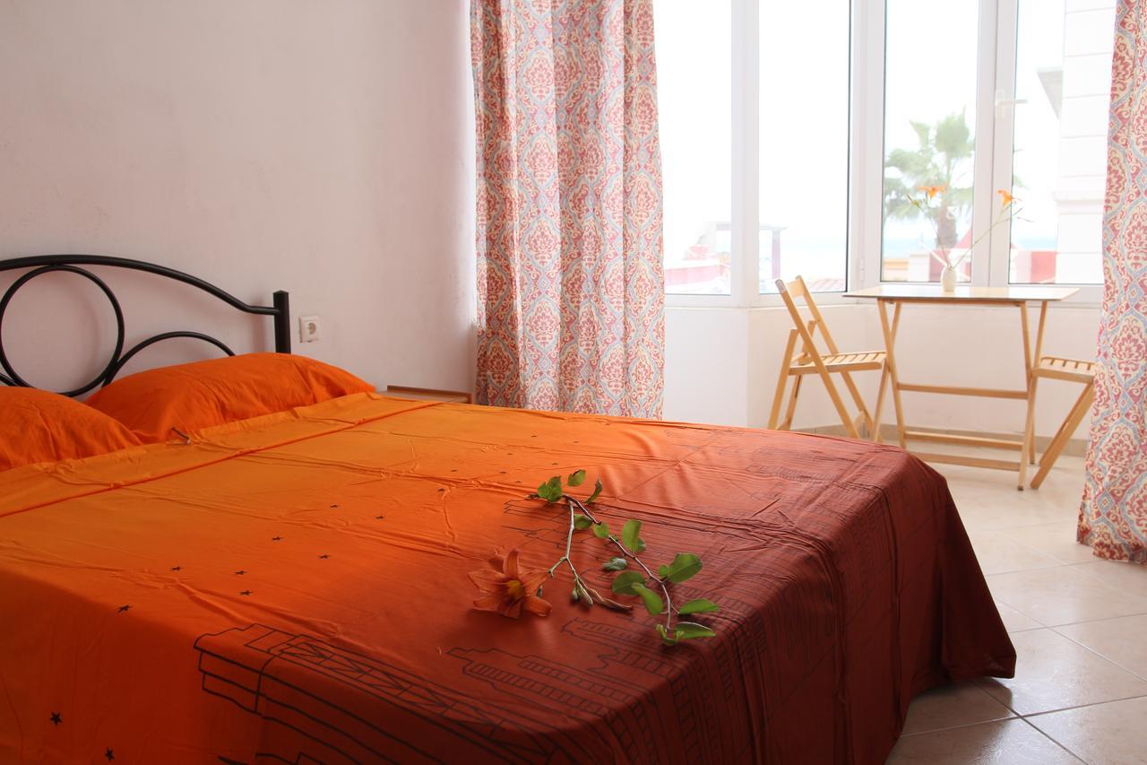Madalenas B&B Pelekas Bagian luar foto