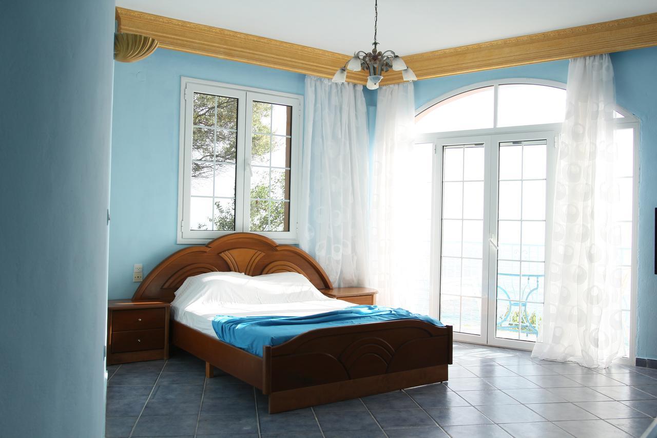 Madalenas B&B Pelekas Bagian luar foto